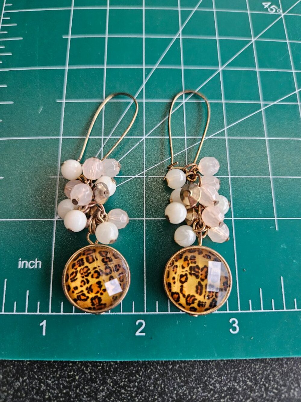 EARRINGS gold tone animal print Leopard beaded vtg vintage